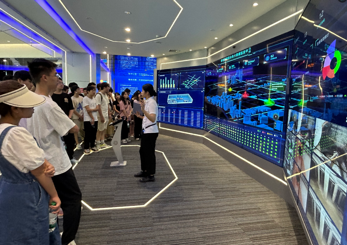 evo真人视讯科技IT精英暑期實訓營活動日 | 探秘南京江北新區研創園 科技火花點亮未來夢想